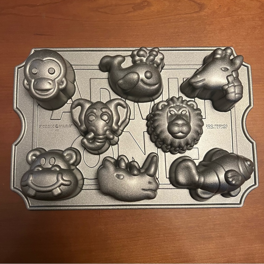 Nordic Ware Zoo Friends Cakelet Pan - Silver